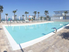 Apartment in San Tommaso Tre Archi aan Zee with pool Fermo